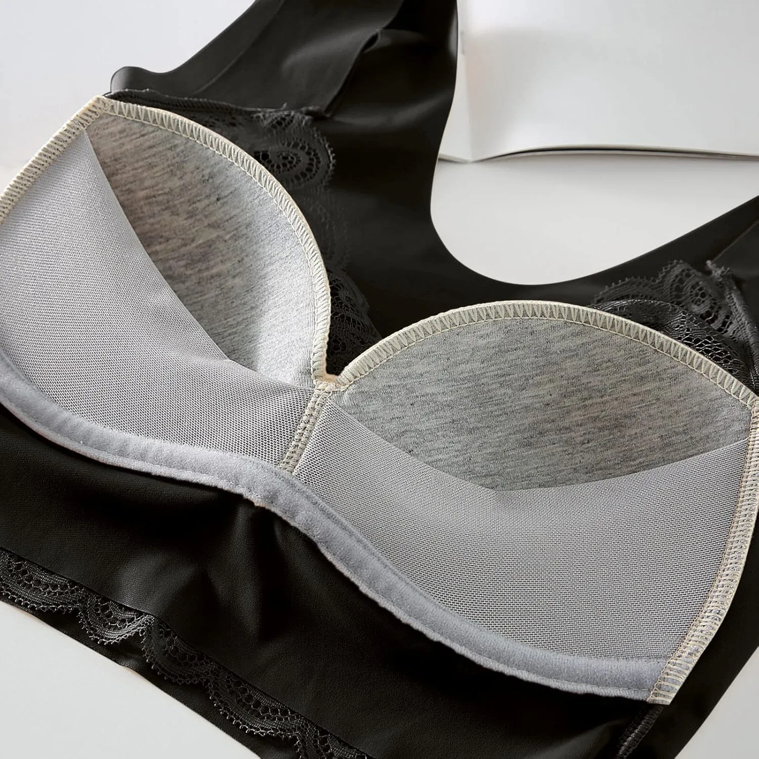 Bras for Women Seamless Lace Bra No Underwire Wireless Sport Bras Comfortable Mesh Padded Soft Back Smoothing Bra