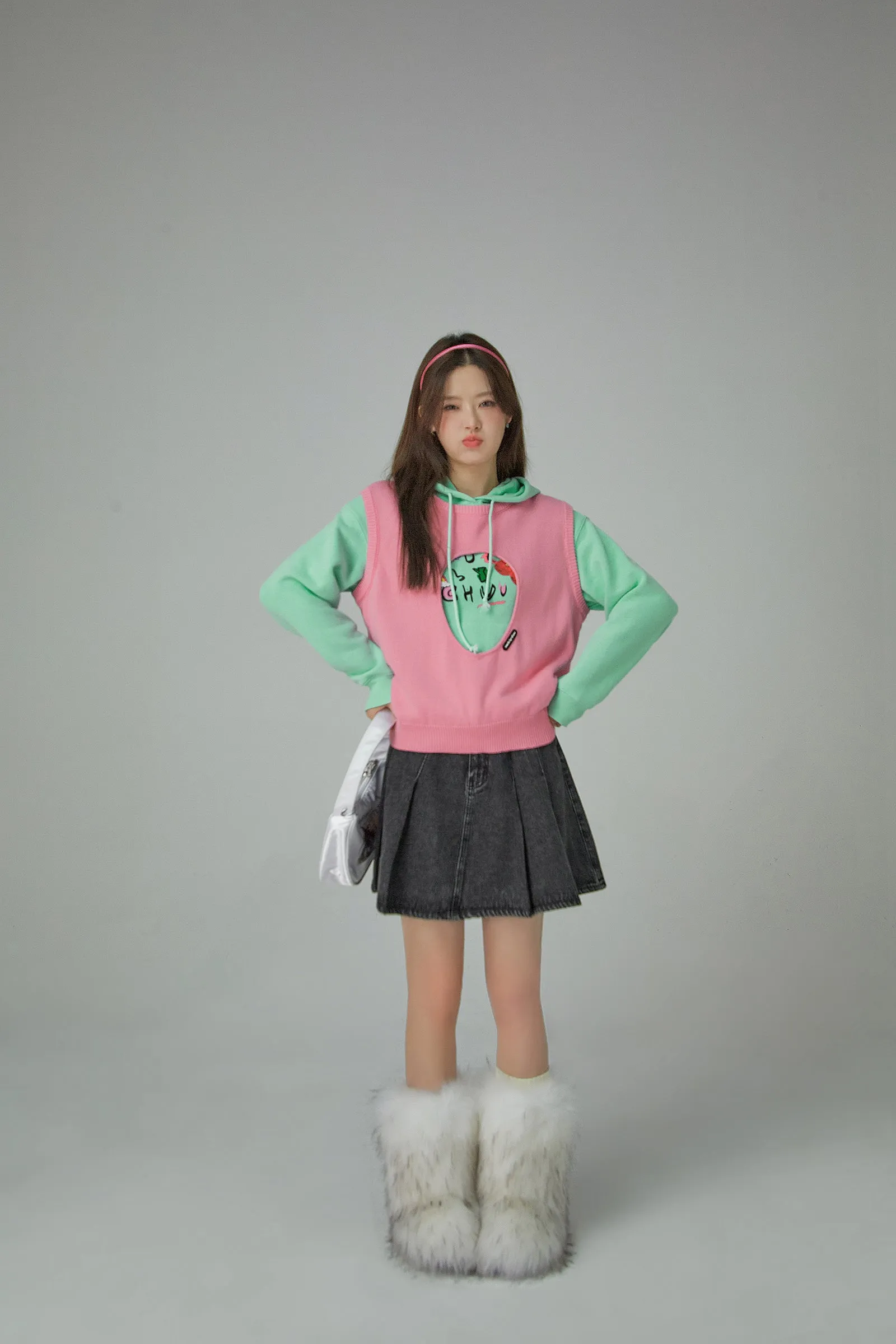 Medallion Cutout Sleeveless Sweatshirt