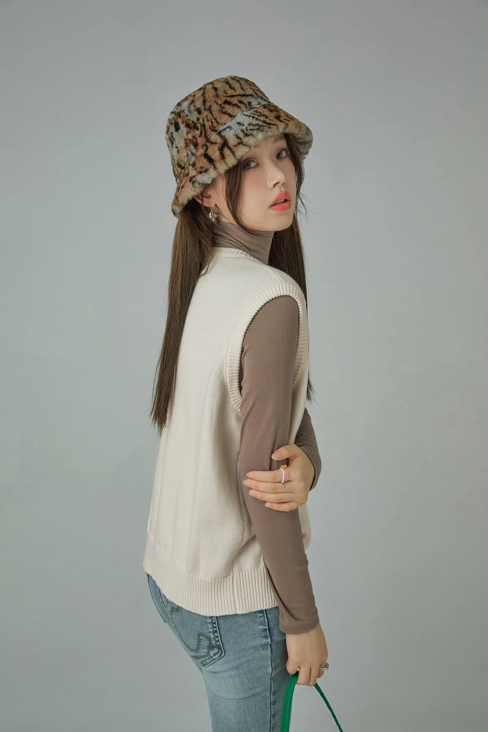 Medallion Cutout Sleeveless Sweatshirt