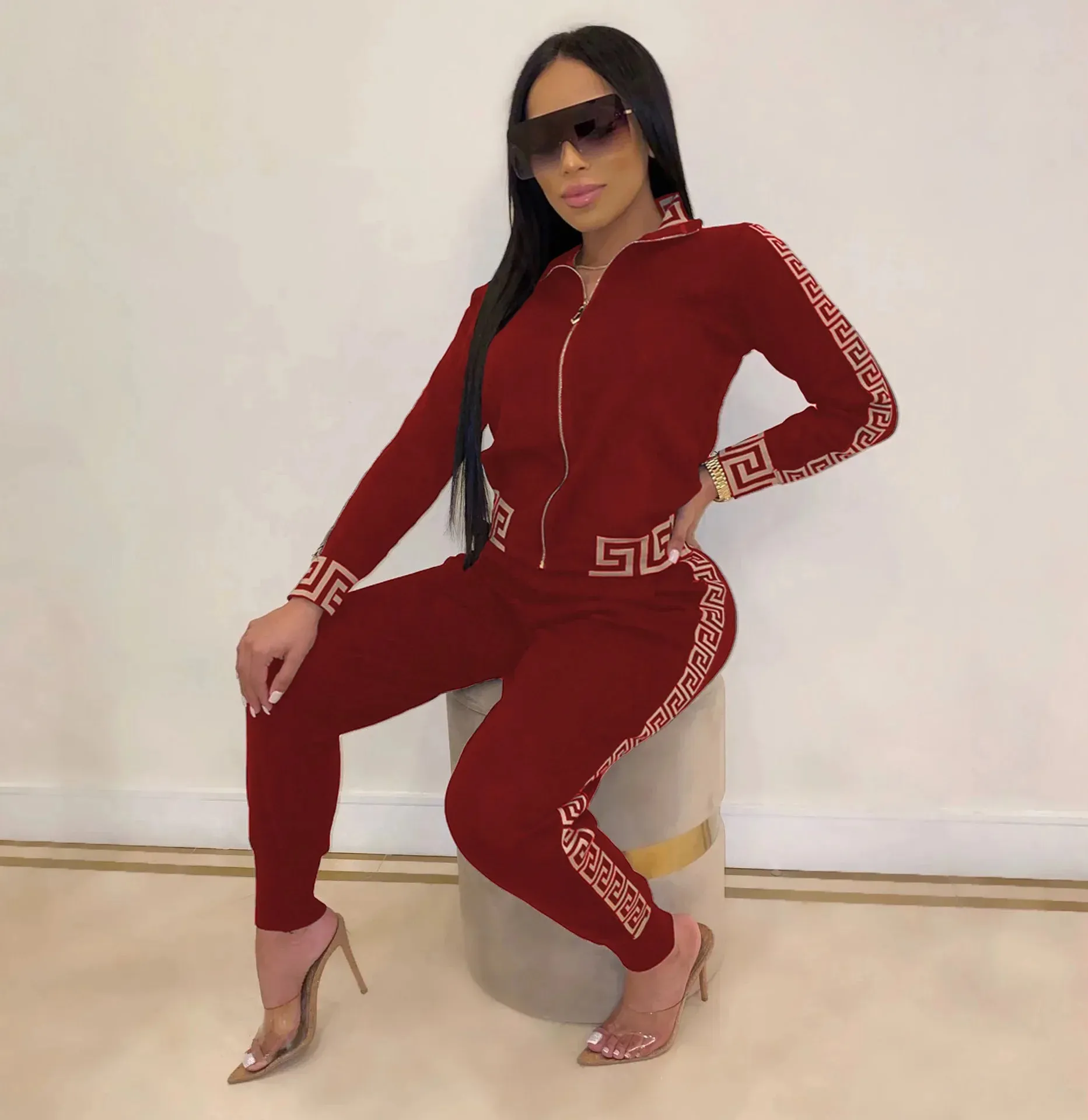 Urban Chic: Modern 2 Piece Tracksuit Sets for Versatile Style